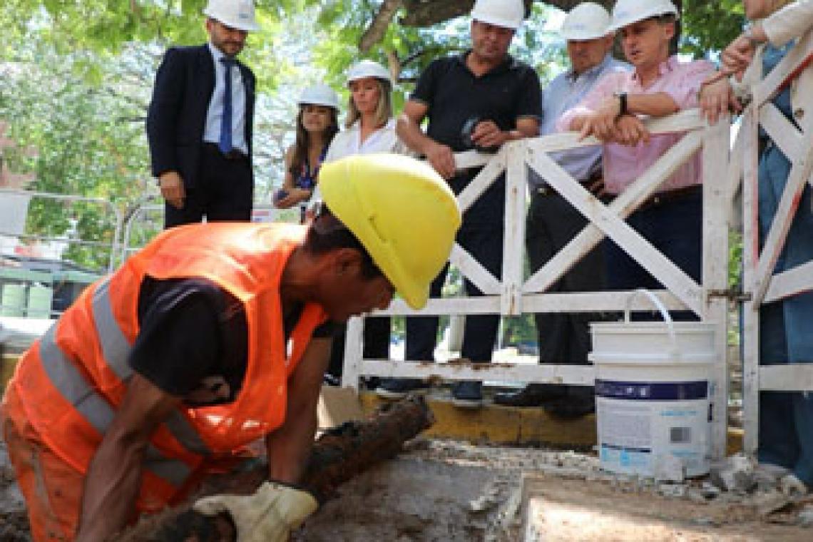 Pullaro: “Estamos haciendo una inversión histórica de 89 millones de dólares para recambio de caños de cloacas y agua”