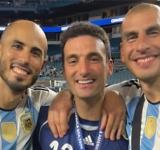 Fue parte de una Copa América con Lionel Scaloni, jugó el sábado y desde el domingo es DT de sus compañeros