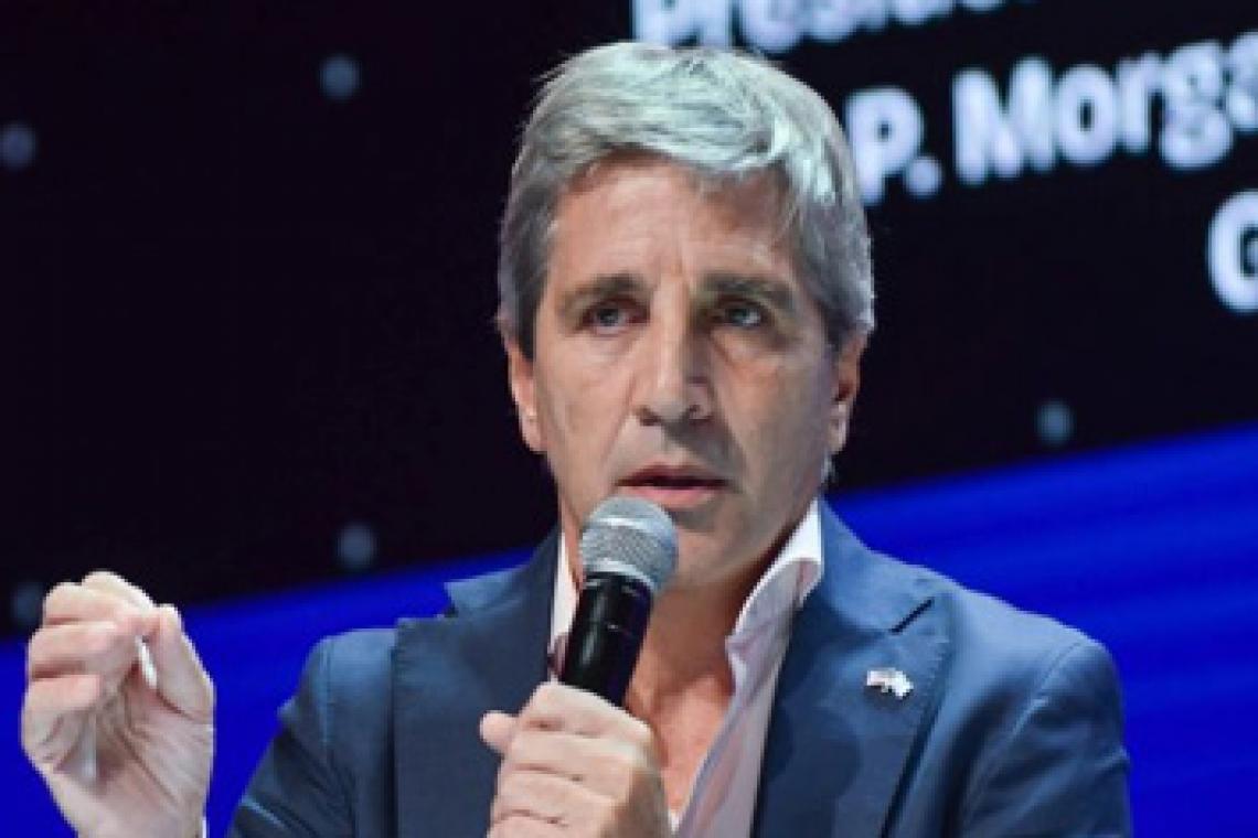 Caputo anunció que Argentina recibirá U$S 20.000 millones del FMI