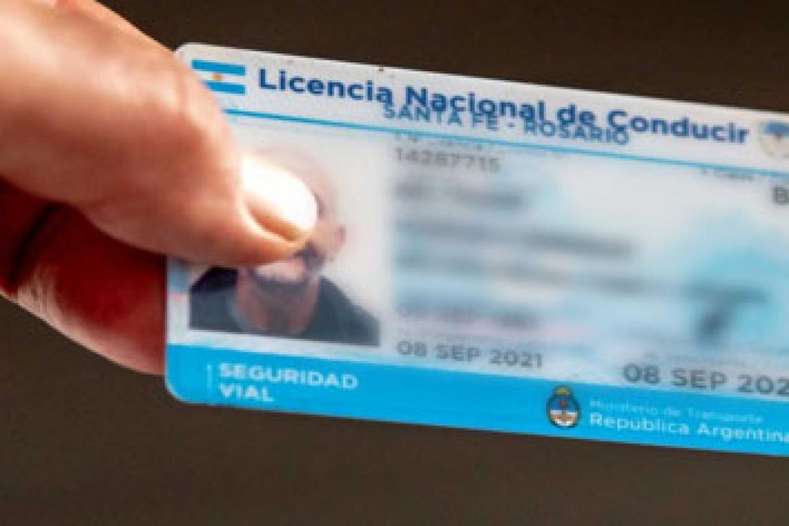 Santa Fe mantiene la renovación presencial de licencias de conducir, con controles médicos