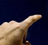 “CUANDO EL DEDO SEÑALA LA LUNA, LOS ESTUPIDOS MIRAN EL DEDO…”