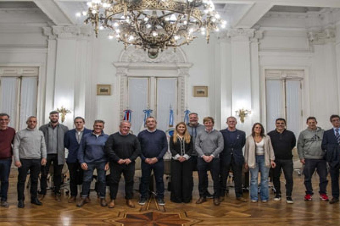 La Municipalidad reconoció a los clubes locales que serán parte de los Jadar Rosario 2025