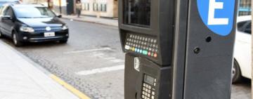 Vísperas día del padre: establecen la gratuidad del estacionamiento medido en el microcentro