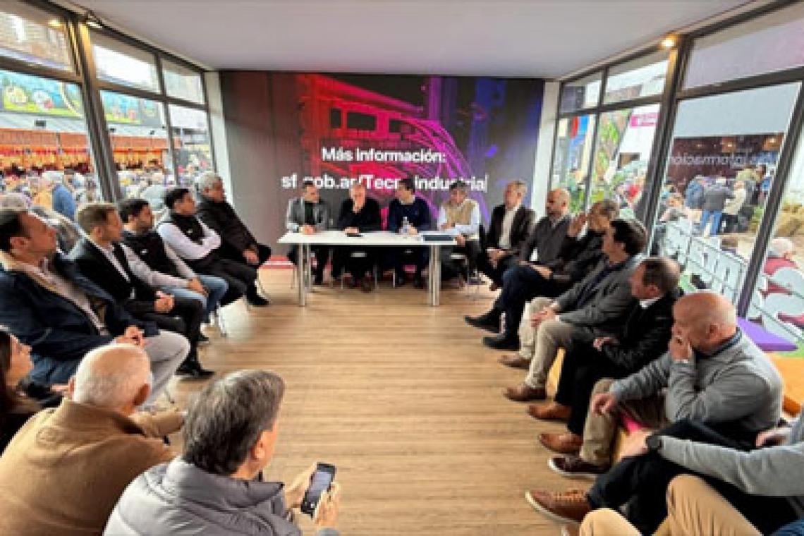 Tecnoindustria + IA: Santa Fe presentó su modelo de innovación productiva en la Expo Rural