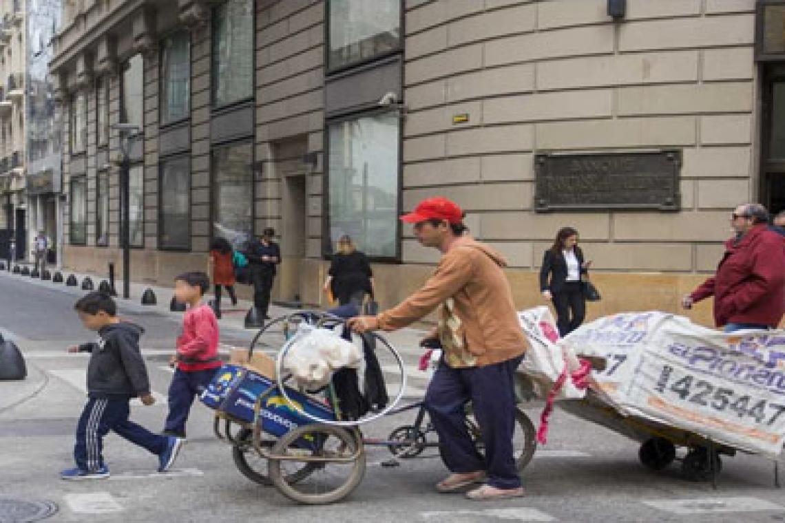 Una familia porteña tipo necesitó más de $1.200.000 para no ser pobre en julio