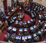 El Gobierno, acorralado: senadores opositores dictaminarán un proyecto que regula los decretos