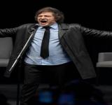 Milei vuelve al escenario: música, política y show en el Movistar Arena