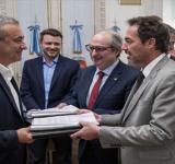 Pablo Javkin recibió aportes académicos de la UCA y la UNR: Autonomia de Rosario