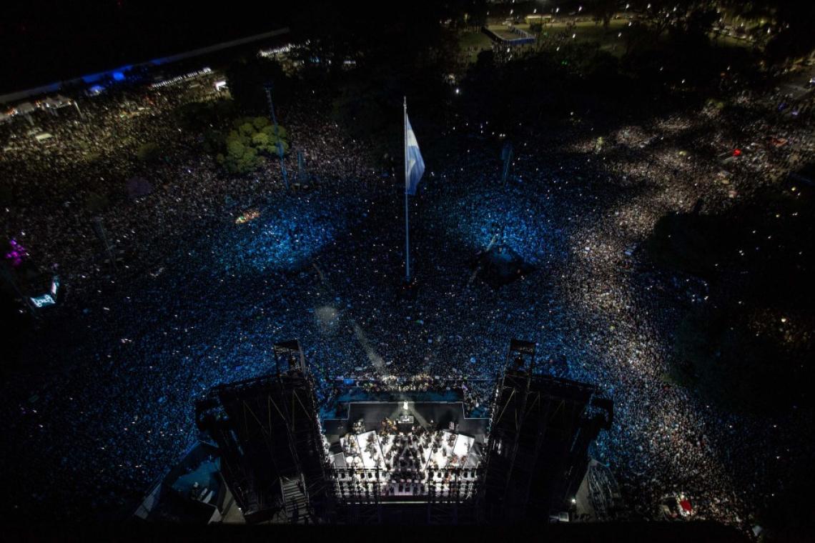 Rosario tricentenaria: 250 mil personas disfrutaron del show de Nicki Nicole y Baglietto en el Monumento