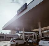 YPF baja el precio de la nafta: cuándo y cómo se aplicará el descuento anunciado