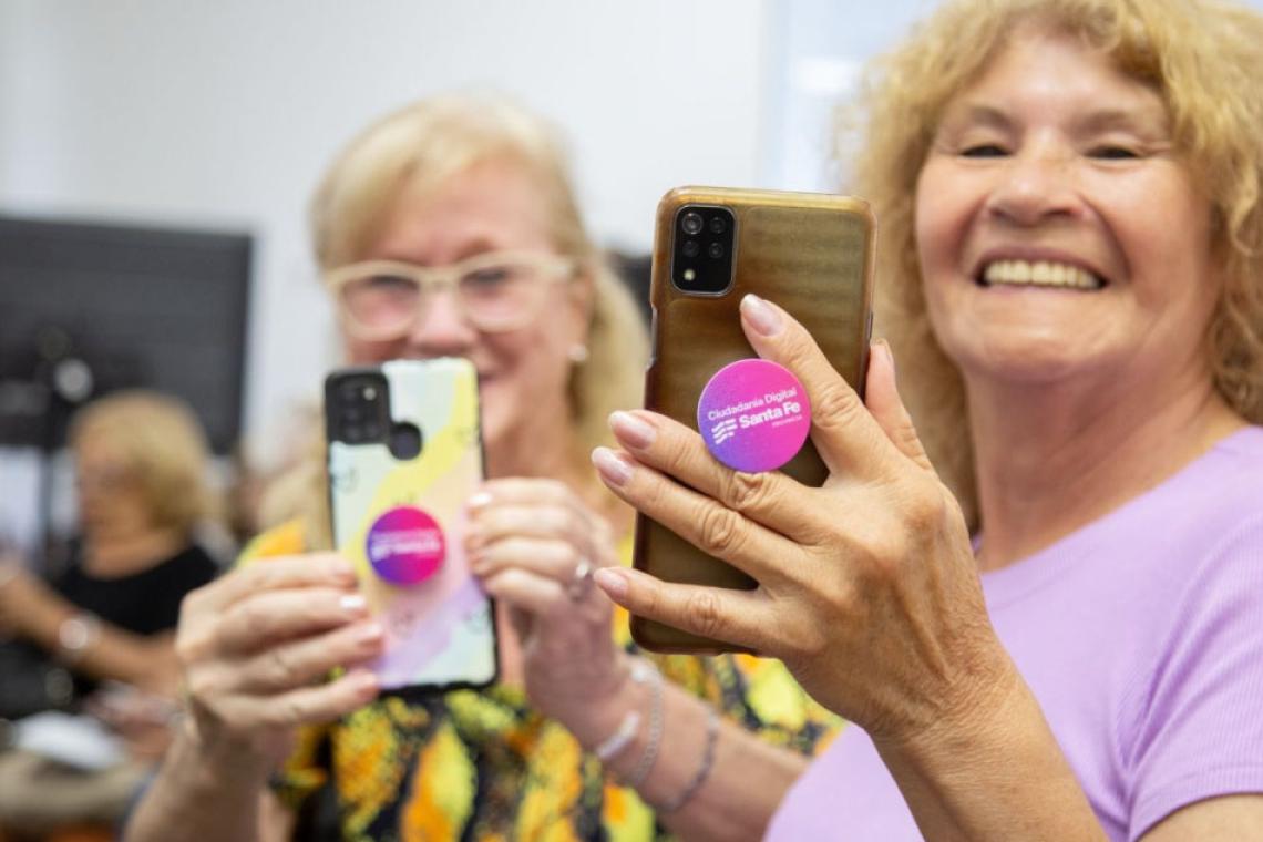Territorio 5.0: Santa Fe impulsa la autonomía digital de las personas mayores para reducir la brecha tecnológica