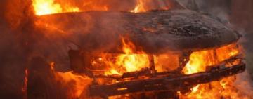 Tres autos incendiados en menos de ocho horas en distintos puntos de Rosario