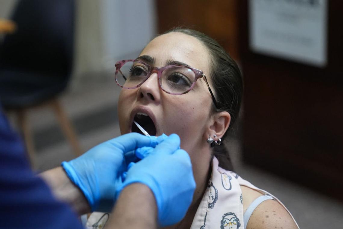 Santa Fe suma el hisopado bucal para donantes de médula