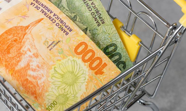 Los salarios volvieron a perder contra la inflación: subieron 2,4% en febrero