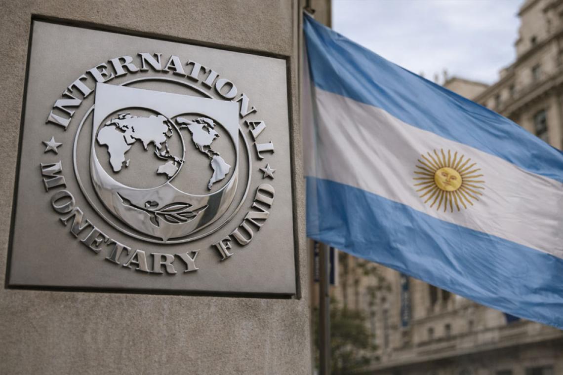 Argentina busca aire financiero: acuerdo con el FMI y respaldo internacional en medio de la crisis