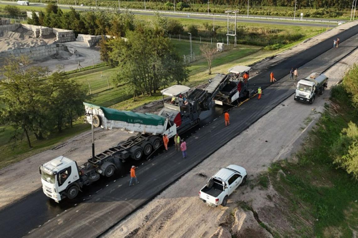 Camino de la Cremería: avanza el asfalto y la obra ya alcanza el 80 %