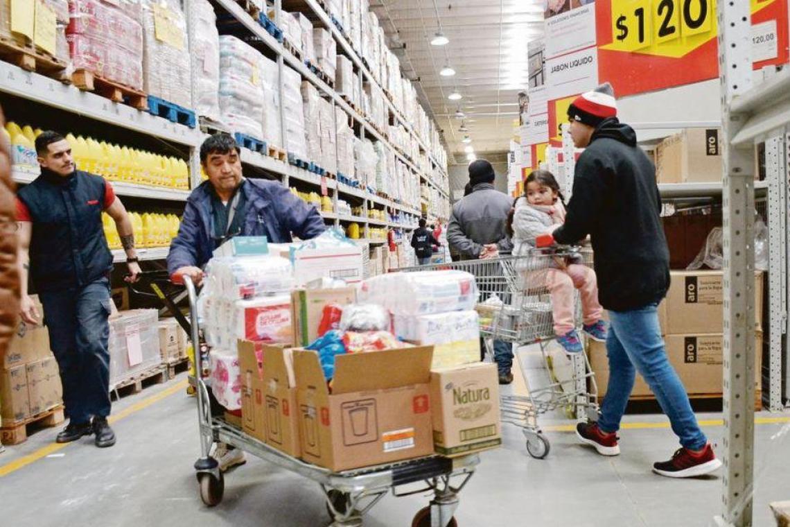 Vuelve el “ahorro informal”: crecen las compras comunitarias y los grupos para abaratar costos