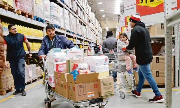 Vuelve el “ahorro informal”: crecen las compras comunitarias y los grupos para abaratar costos