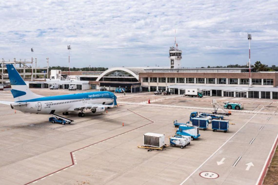 Rosario: intentaron tener relaciones en un avión y terminaron detenidos por exhibicionismo