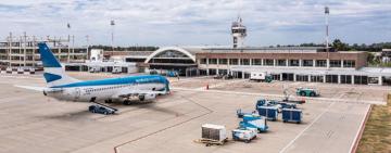 Rosario: intentaron tener relaciones en un avión y terminaron detenidos por exhibicionismo