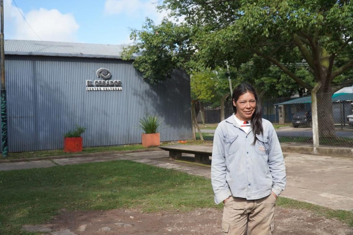 Mariana, la carpintera que aprendió en El Obrador y hoy ayuda a recuperar edificios históricos de Rosario
