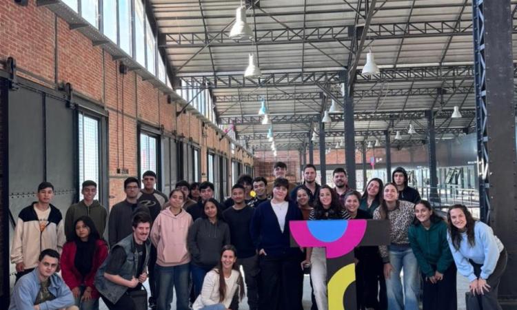 Jóvenes rosarinos se capacitaron con tecnología usada por gigantes globales y ya crean productos con IA