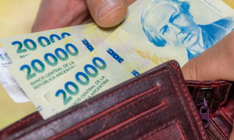 Gastos fijos en alza: jubilados, empleados públicos e inquilinos, los más golpeados por los aumentos