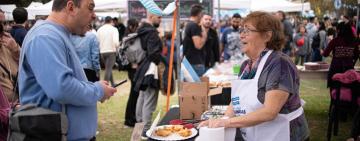 Rosario celebra el Día de la Patria con una nueva Fiesta del Pastelito en el Parque Alem