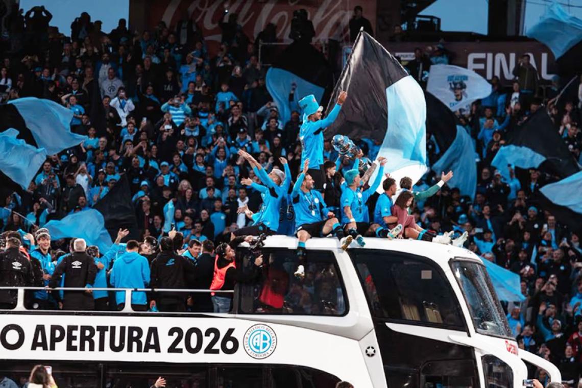 Belgrano desata una fiesta histórica en Córdoba con una mega caravana tras su primer título