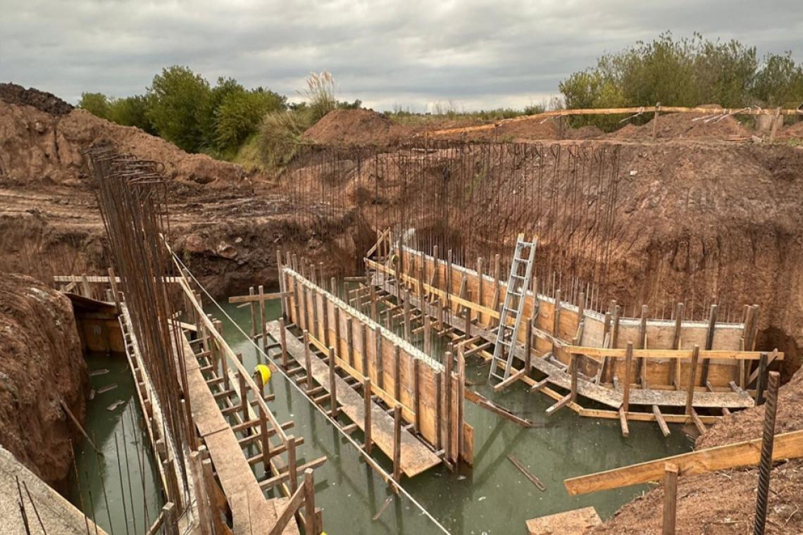 Provincia avanza con nuevas obras hídricas en Caseros para mejorar caminos rurales y producción
