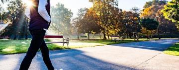 Caminar 30 minutos por día: el hábito simple que puede cambiar tu salud