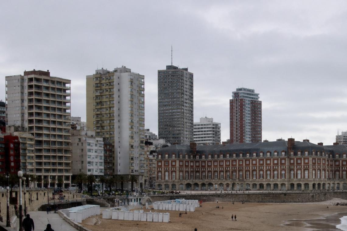 El turismo atraviesa una fuerte caída: Mar del Plata, Tandil y Córdoba registran bajas reservas para el fin de semana largo