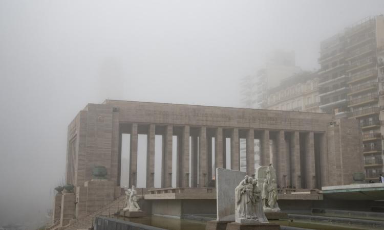 Rosario se prepara para un fin de semana con niebla, lluvias y un marcado descenso de temperatura