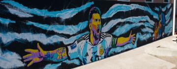 Rosario inaugura la Plaza de Bolsillo Nº100 con un imponente mural de Messi y la Copa del Mundo