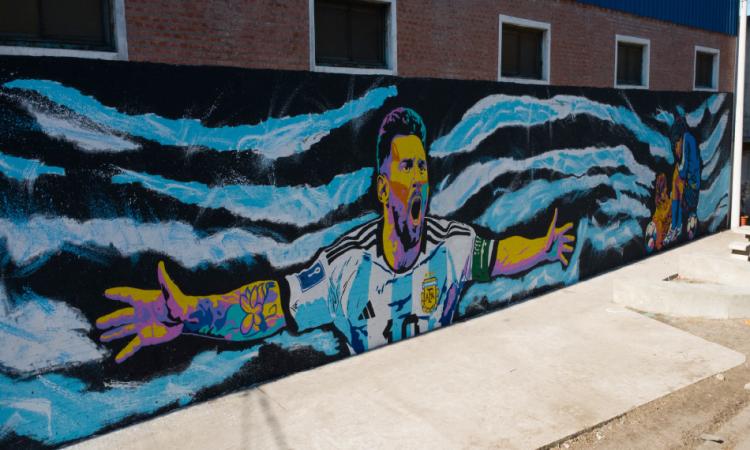 Rosario inauguró la Plaza de Bolsillo N°100 con un impactante mural de Lionel Messi