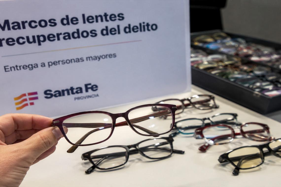 Provincia entregó marcos de lentes recuperados del delito a adultos mayores de Rosario