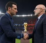 De maestro y alumno a rivales: la estrecha relación entre Scaloni y De la Fuente antes de la final