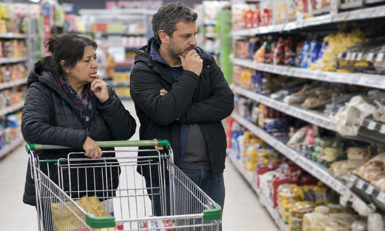 El consumo masivo volvió a caer en junio y no logra consolidar su recuperación