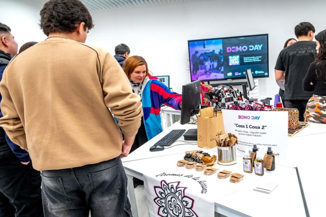Rosario apuesta al talento joven: más de 200 estudiantes presentaron proyectos tecnológicos