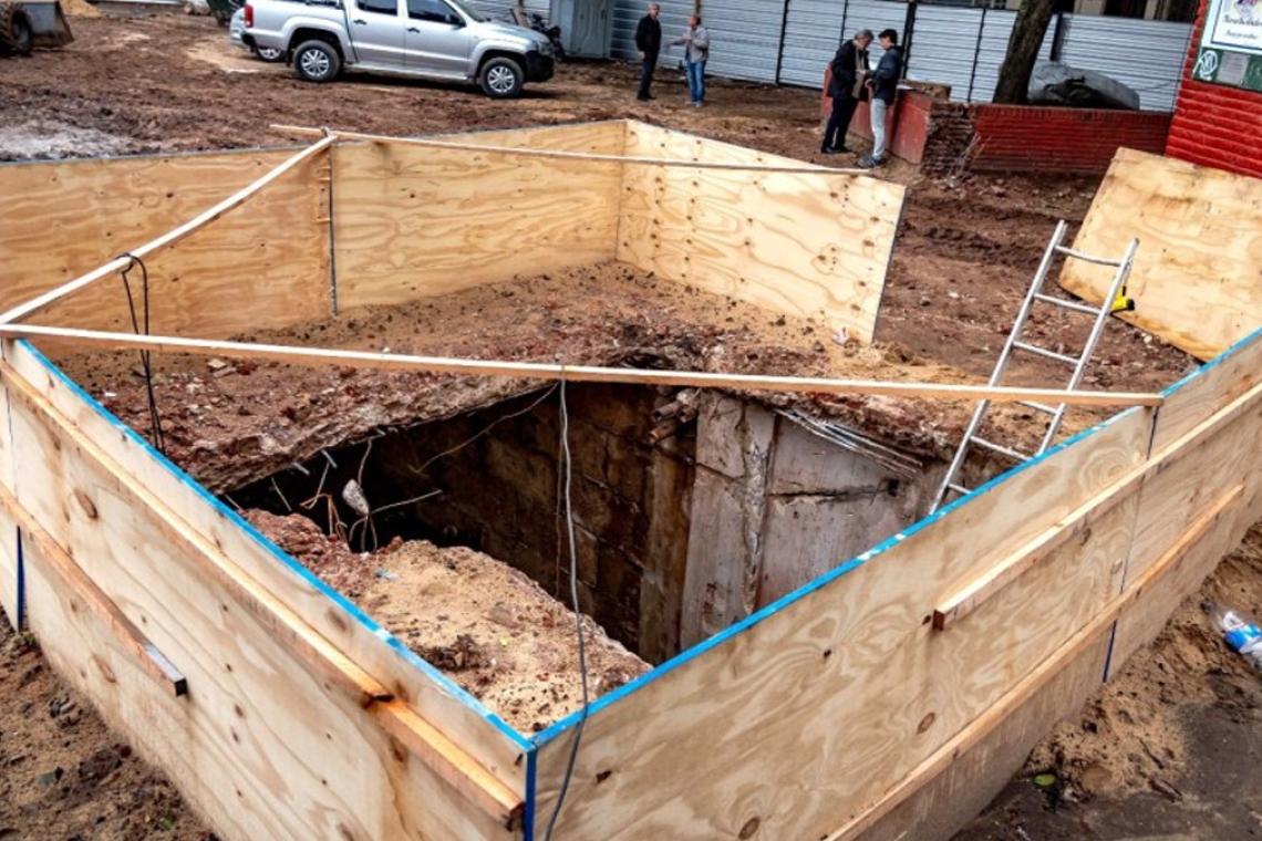 Hallazgo histórico bajo la Plaza de la Cooperación: aparecieron antiguos sótanos durante las obras