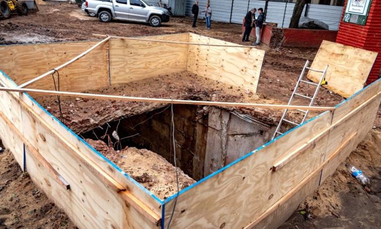 Hallazgo histórico bajo la Plaza de la Cooperación: aparecieron antiguos sótanos durante las obras