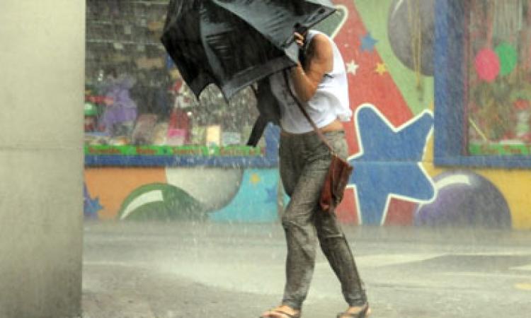 Doble alerta por tormentas fuertes en Rosario: anticipan ráfagas de más de 90 km/h