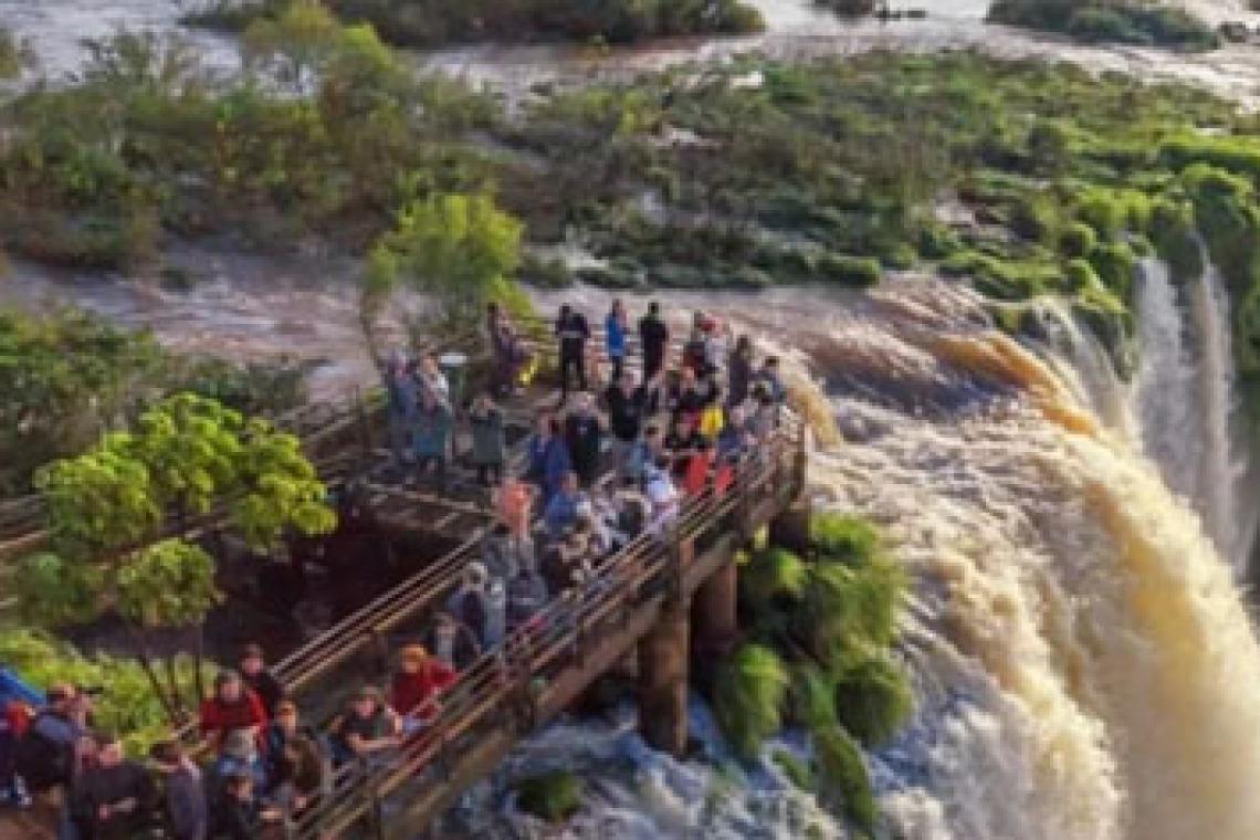 Cataratas del Iguazú: la Garganta del Diablo permanece cerrada por la crecida del río