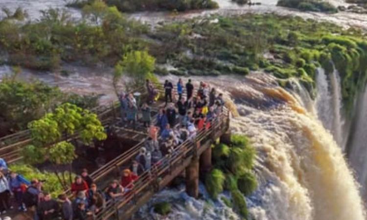 Cataratas del Iguazú: la Garganta del Diablo permanece cerrada por la crecida del río
