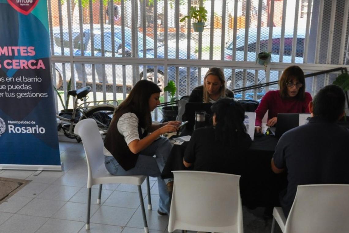 Trámites cerca de casa: más de 350 rosarinos recibieron atención en los barrios