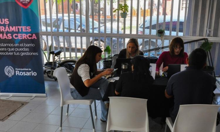 Trámites cerca de casa: más de 350 rosarinos recibieron atención en los barrios