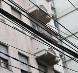 Rosario avanza con el retiro de cables en desuso para mejorar la seguridad y el paisaje urbano